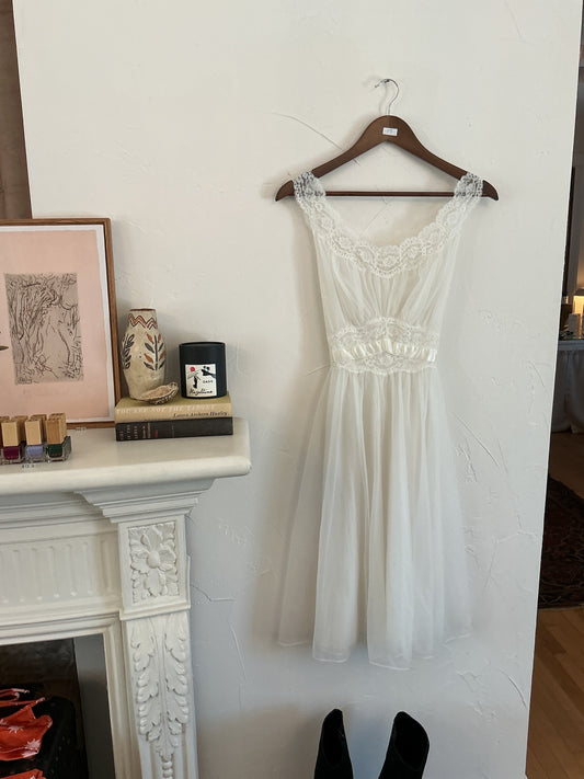 1046 Vanity Fair White Slip