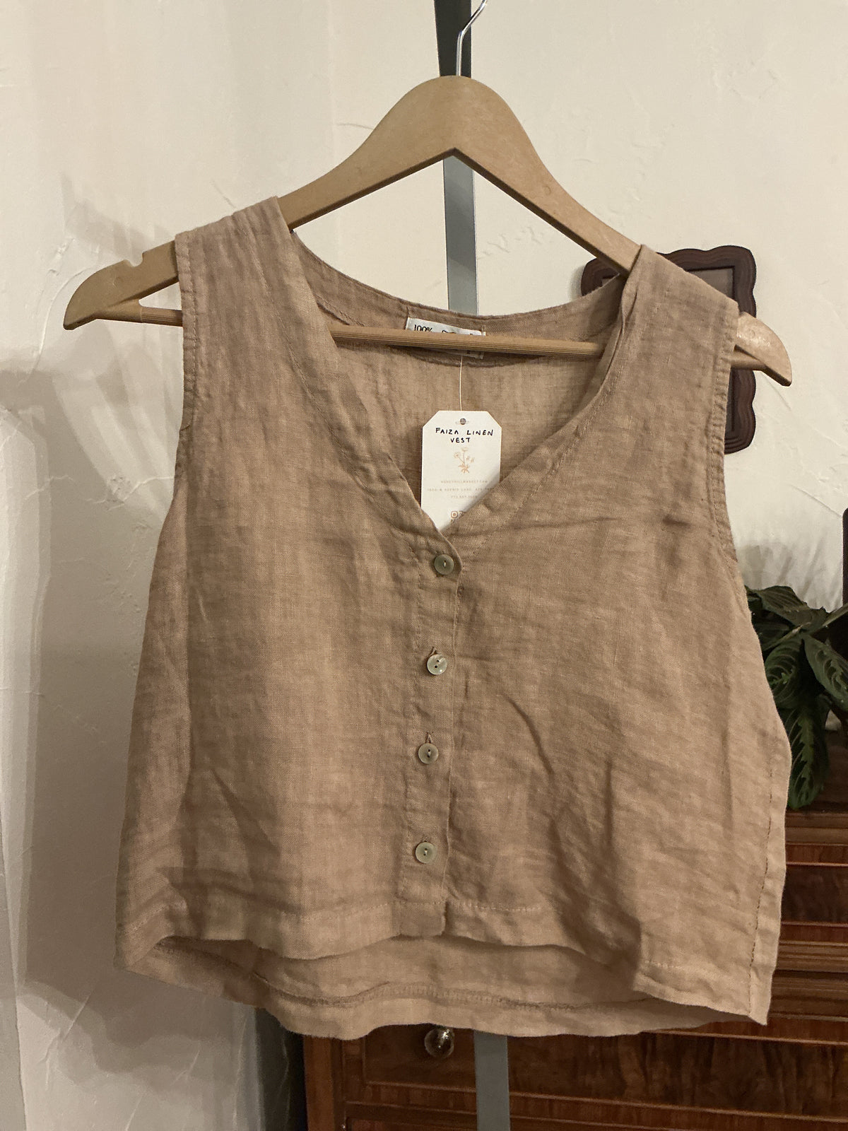 Faiza linen vest