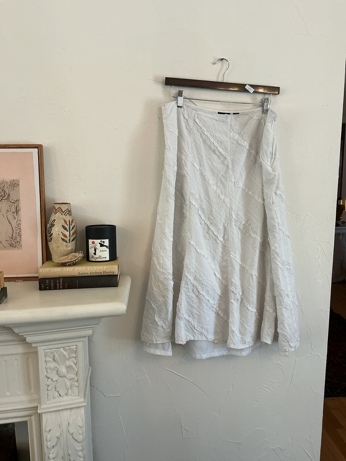 1042 Tribal White Lace Skirt