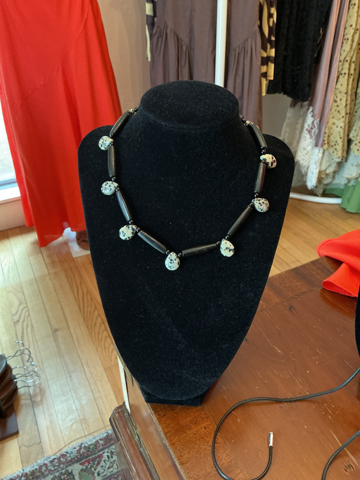 Oscuro Beaded Necklace