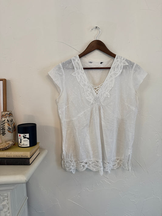 1059 White Lace Trim Blouse
