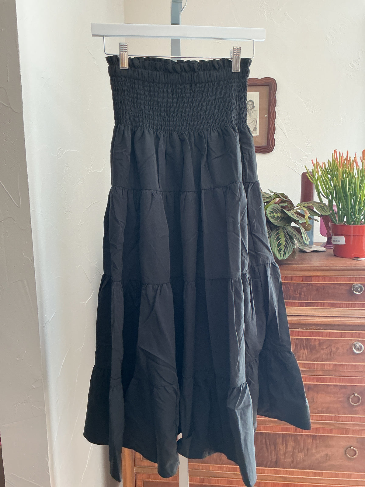 Elle Grey Textured smocked waistband tiered midi skirt